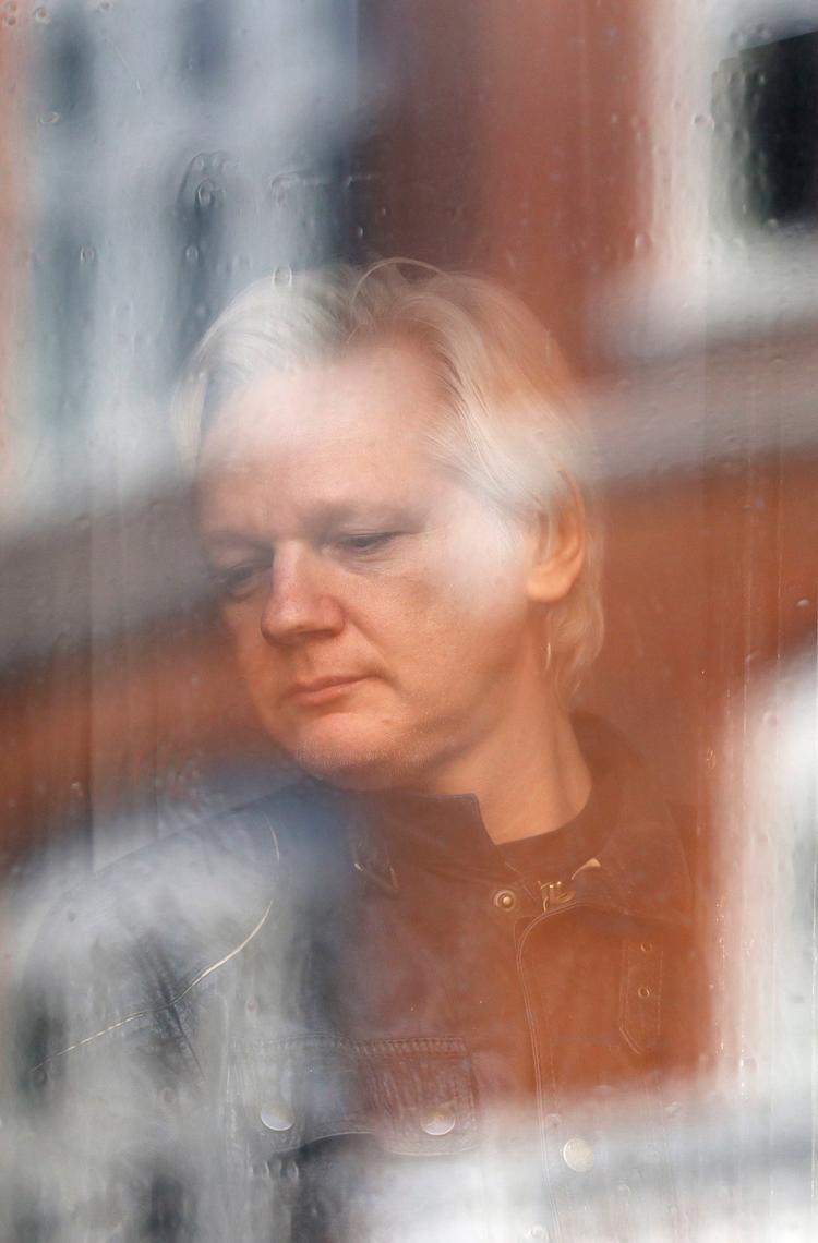Stifteren af Wiki-leaks Julian Assange har helbredsmæssige problemer efter næsten seks års 'fangeskab' på Ecuadors ambassade i London, konstaterer tre læger. 