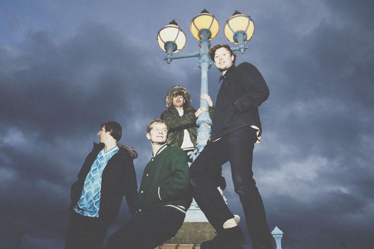 Britiske Django Django har netop udgivet deres tredje studiealbum 'Marble Skies'. 