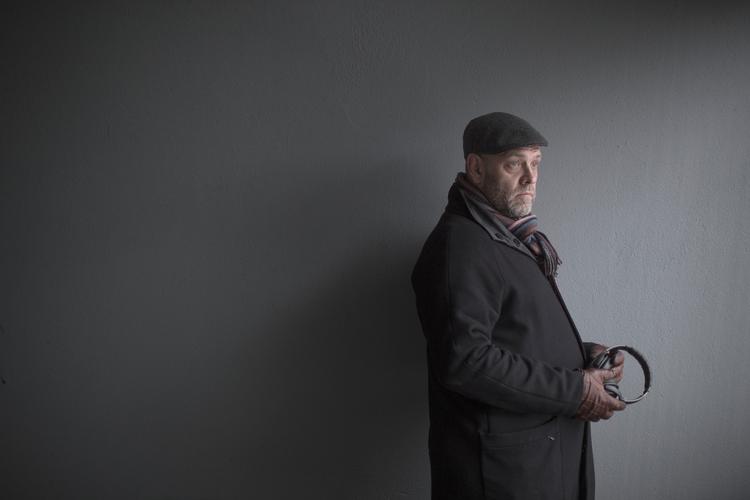 Aron Tendler fra Malmøs jødiske mindretal mener, at Danmark har en mere direkte måde at italesætte samfundets udfordringer end man har på den anden side af Øresund. Eksempelvis den stigende antisemitisme, som han mener, at svenskerne længe har haft svært ved at forholde sig til. Navnligt på grund af et mere politisk korrekt debatklima.  