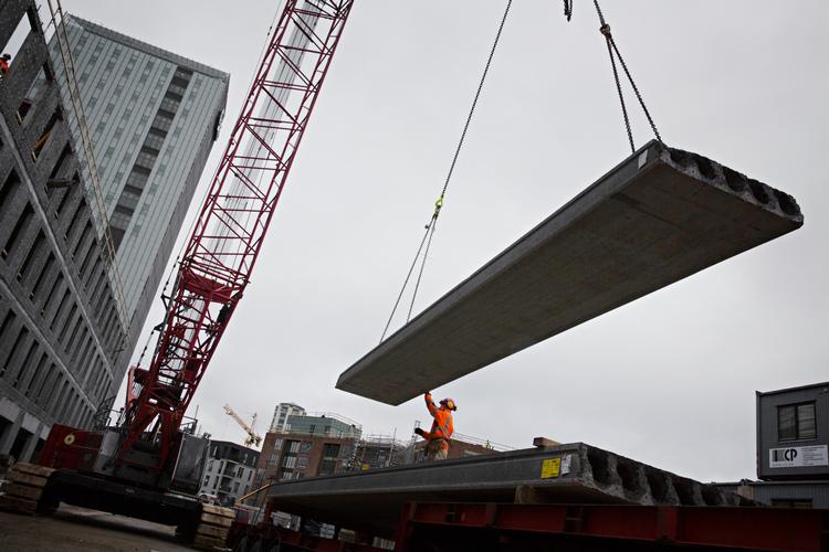 Der bliver bygget en del i København for tiden - som her i Carlsberg Byen. Men tempoet skal sættes meget i vejret, påpeger ny analyse.  
