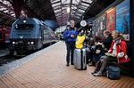 DSB sender 33 ME-lokomotiver på værksted i weekenden. DSB håber lokomotiverne er klar mandag, hvor de skal trække dobbeltdækkerne, som er de sjællandske pendlertog. 
   