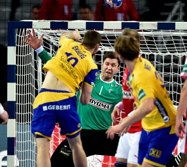 Hverken  Niklas Landin eller Jannick Green havde nogen stor aften i det danske mål. Og det er nødvendigt, hvis man vil spille med om guld. 
   