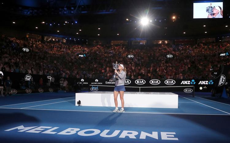 Caroline Wozniacki gav pokalen et stort smækkys. 