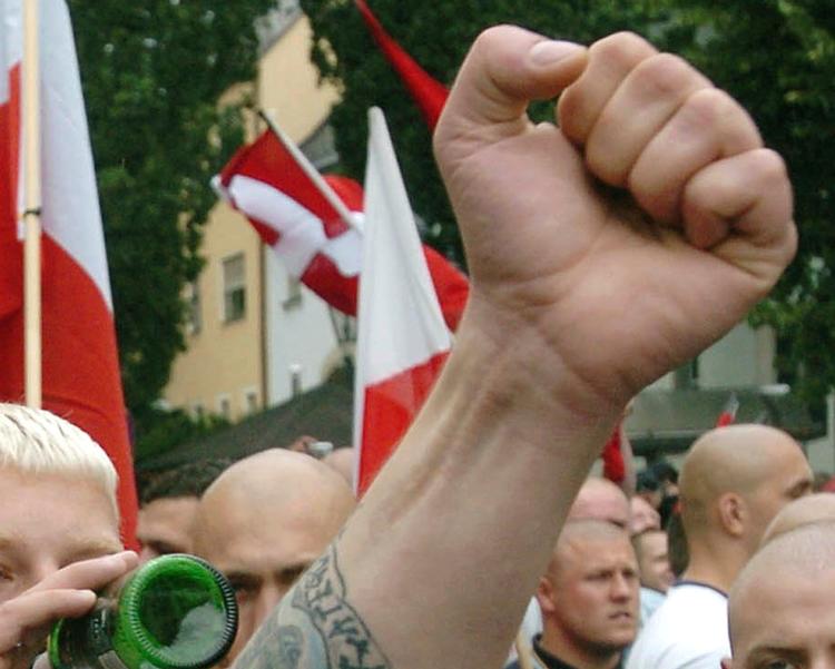 Sørgemarchen for mordofferet i Chemnitz blev arrangeret af fodboldfans med tilknytning til hooligans og nynazisme.  /AP