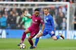 Manchester Citys angriber Raheem Sterling i kontrol foran Cardiffs midtbanespiller Joe Bennett under søndagens FA Cup-kamp i Wales.     