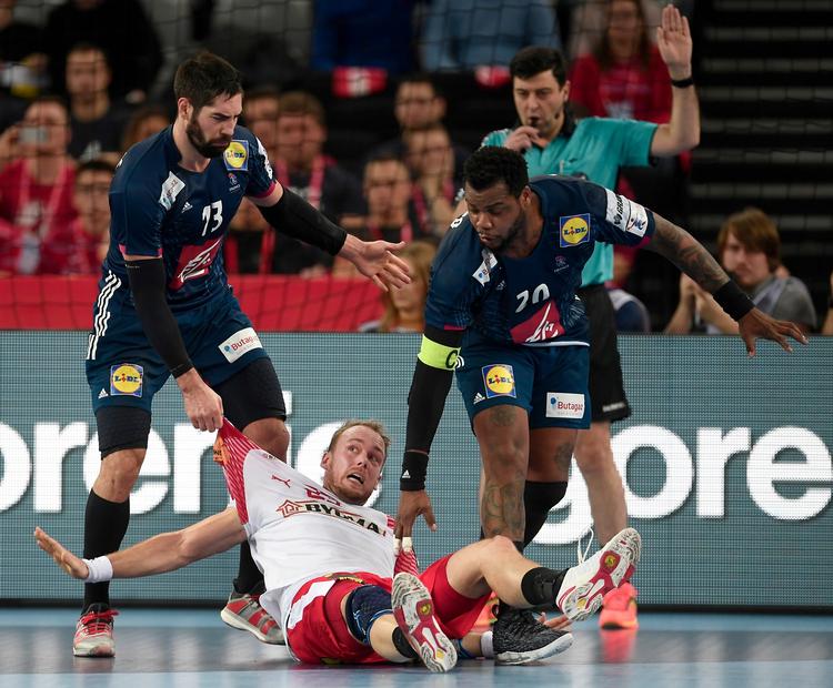 En underlig dommerkendelse kostede Danmark muligheden for at reducere Frankrigs føring til ét mål - og så var Danmark knækket. 