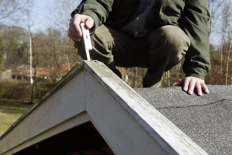 Byggesagkyndige, boligadvokater og Forbrugerrådet Tænk nu alvorlig tvivl om lødigheden af de tilstandsrapporter og ejerskifteforsikringer, der er en obligatorisk del af alle bolighandler. 