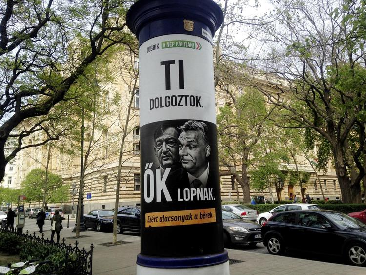 Selvom Viktor Orbán er en flittig kritiker af EU, er han også dygtig til at få kanaliseret pengene fra Bruxelles videre til folk tæt på ham.  