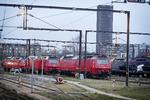 DSB's ME lokomotiver står stille pga. revner i akslerne. Det betyder aflyste tog for pendlerne til bl. a. Korsør, Kalundborg og Holbæk.
Her ses opstillede lokomotiver på DSB's værksted på Otto Bussesvej i København.
   