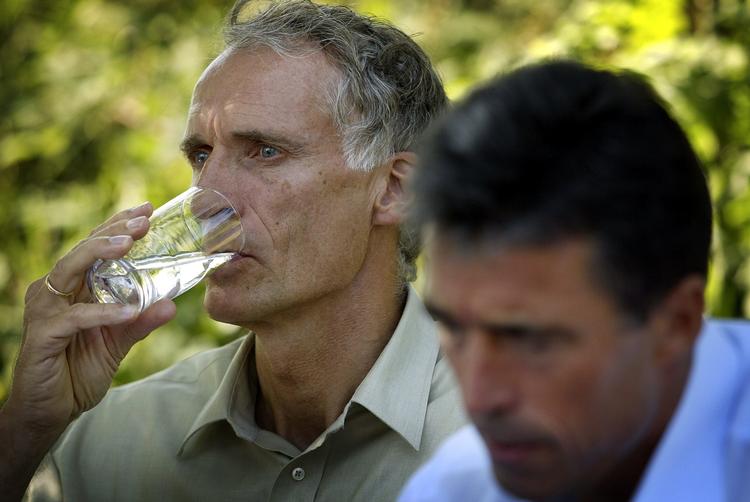 
    Venstres Anders Fogh Rasmussen blev statsminister i 2001 og hans integrationsminister, Bertel Haarder (V) blev sat i spidsen for en række markante stramninger på udlændingeområdet.    