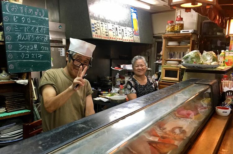 Japan er det land i verden, hvor flest indbyggere runder 100 år, Flertallet af disse bor på øen Okinawa i Stillehavet. 