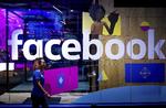 
   Facebook og andre sociale medier er blevet slagmark for cyberkrigen, der udkæmpes med fake news som våben. 