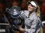 Caroline Wozniackis dans med det store grand slam-trofæ er slut for denne gang. Nu gælder det titlen i Skt. Petersborg, hvor hun er jaget vildt.
   