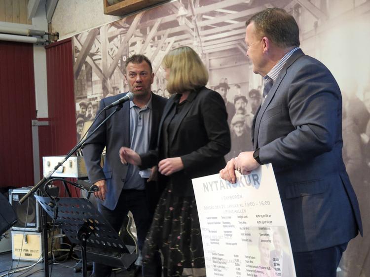 Kvotekongen    John-Anker Hametner på scenen med Solrun og Lars Løkke Rasmussen ved rederiet Hametners fundraiser for Løkke-fonden.  