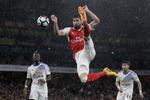 Olivier Giroud har næse for at score spektakulære mål, men han sidder for meget på bænken og skal have spilletid, hvis han vil med til VM.
   