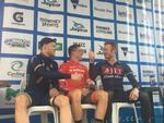 Humøret fejlede tilsyneladende ikke noget hos de tre i de varme sæder på prologen i Herald Sun Tour. Fra venstre er det vinderen Ed Clancy, Mads Pedersen og Lasse Norman. 