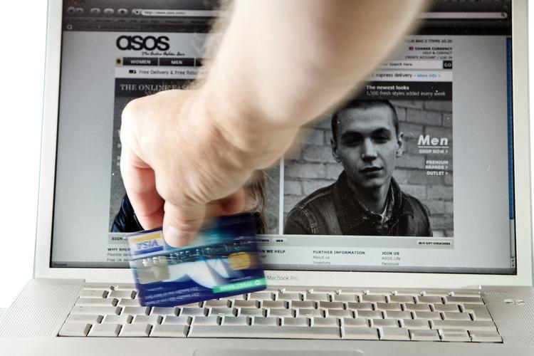 Politiet opfordrer danskerne til at følge deres kontobevægelser nøje, så de hurtigt opdager, hvis kortet bliver misbrugt
   