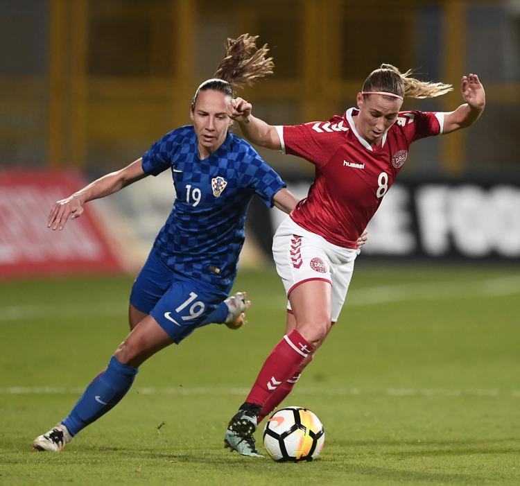 Den tidligere Brøndby- og nu også tidligere Vålerenga-spiller Theresa Nielsen prøver sig af i fodbold på den anden side af Atlanten.
   
