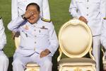 Da den thailandske vicepremierminister og forsvarsminister, Prawit Wongsuwan, i december sidste år holdt hånden for solen under en ceremoni, kom han til at afsløre, at han bar et Richard Mille-ur til anslået over 600.000 kroner. Det blev begyndelsen på en skandale, der har udviklet sig som den hidtil største trussel mod den thailandske militærjunta. 
