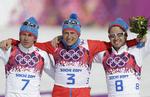  Guldvinderen i 50 km langrend Alexander Legkov (i midten) er frikendt for doping ligesom sølvvinderen  Maxim Vylegzhanin (tv.). Bronzevinderen Ilia Chernousov var ikke en del af sagen ved CAS. 