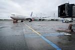 SAS-flyet skubbes ved gaten i Københavns Lufthavn. Efter et par benspænd op til afgang kunne det lande i USA med 13 minutters forsinkelse.  