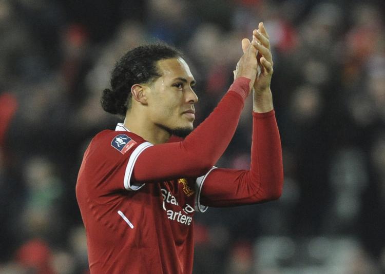 
    Liverpools nye mand  Virgil van Dijk var med en pris på 75 millioner pund den dyreste spiller, der blev købt af engelske klubber i transfervinduet. 
 