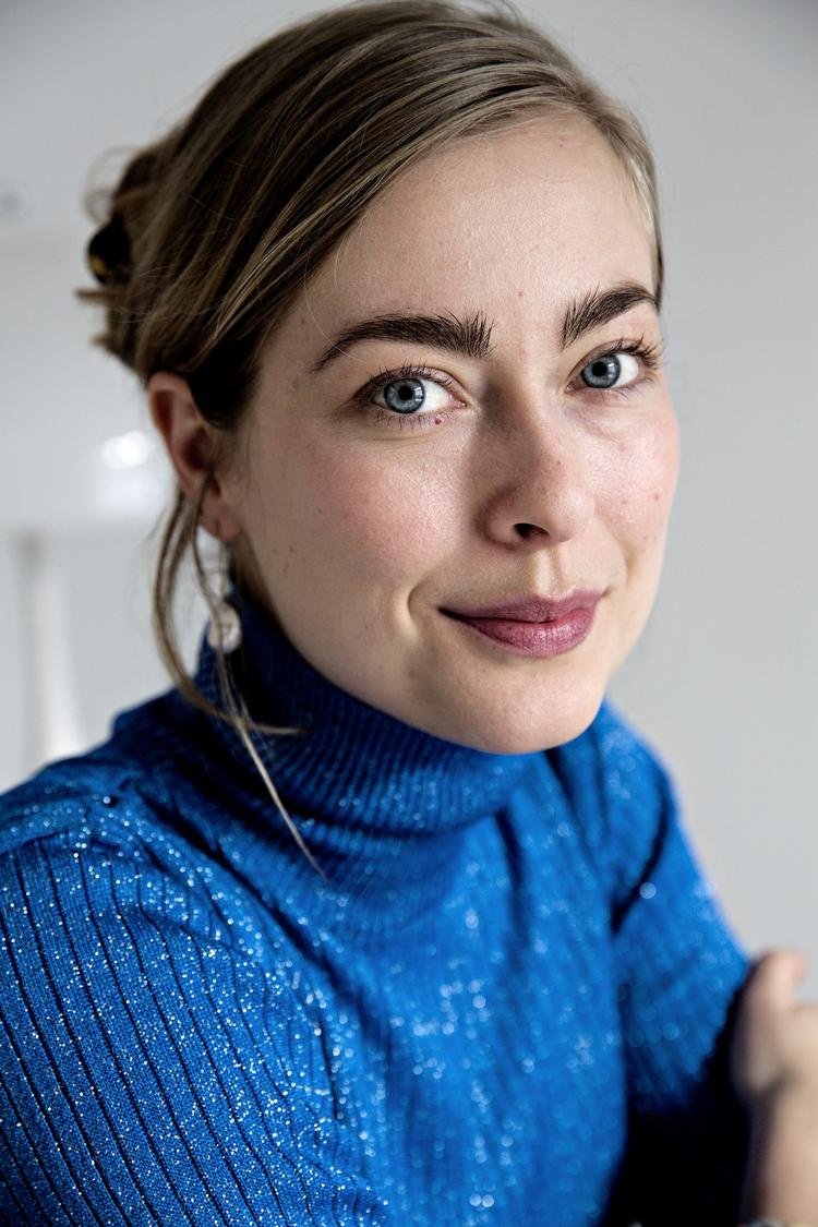 Caroline Albertine Minor er født i 1988 i København. Har gået på Forfatterskolen og læser nu Antropologi på KU. Debuterede i 2013 med romanen ’Pura vida’. 