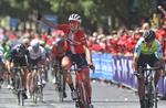 Mads Pedersen begejstring er ikke til at tage fejl af, mens australiefren Steele Von Hoff for anden dag i træk må konstatere, at han er blevet besejret af en dansker. Foto: Herald Sun Tour. 