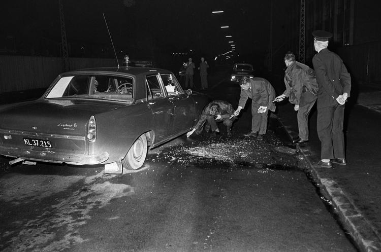 Natten til 18. september 1965 skød og dræbte den småkriminelle Palle Sørensen fire unge betjente på Amager og en heftig politijagt satte ind.   