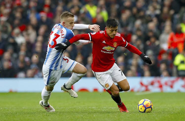 Manchester Uniteds Alexis Sánchez var aktiv på både den gode og mindre gode måde mod Huddersfield, hvor han scorede til 2-0.  