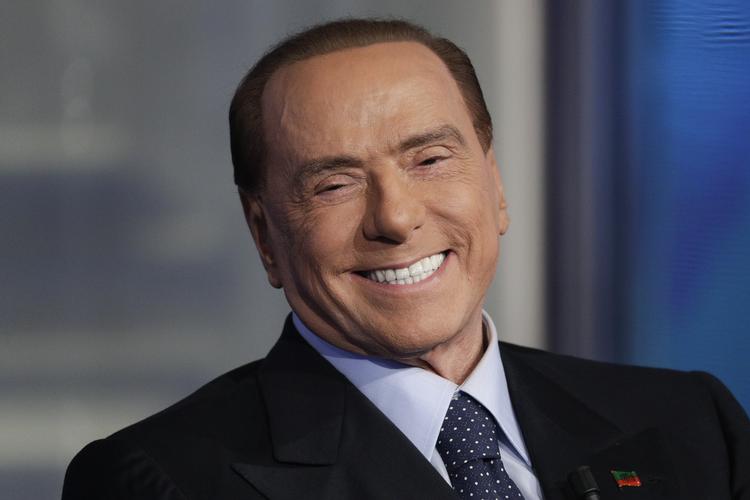 Meningsmålingerne spår, at Silvio Berlusconi er tilbage som den centrale figur i italiensk politik. 