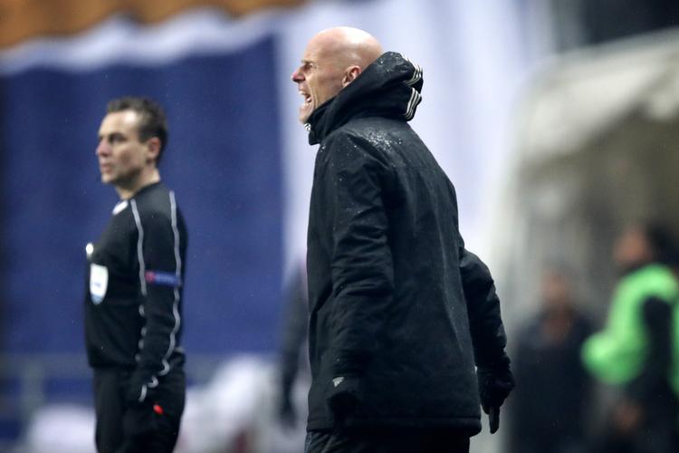 Ståle Solbakken skældte en del ud på sine spillere i Parken. 
   