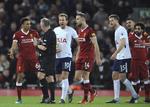 Dommer Jonathan Moss fik en afgørende rolle, da Liverpool og Tottenham spillede 2-2 i en forrygende kamp. 