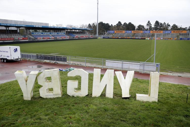 Krisen kradser for alvor i Lyngby Boldklub, der kan være tæt på konkurs trods diverse redningsforsøg.
   