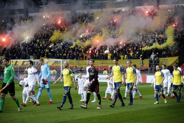 FC København og Brøndby IF tyvstartede sæsonen, da de søndag mødtes i pokalturneringen. Nu gælder det så Superligaen, der fra fredag tager hul på tre hæsblæsende måneder. 