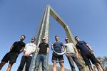 Arrangørerne af Dubai Tour havde samlet seks af feltets superstrintere til en presseseance, inden de fra i dag skal i ilden i ørkenemiratet. Fra venstre er det franskmanden Nacer Bouhanni, briten Mark Cavendish, tyskerne John Degenkolb og Marcel Kittel, nordmanden Alexander Kristoff og italieneren Elia Viviani. 