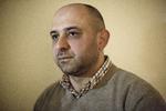 Syriske Motaz Mzahim har haft asyl i Danmark i tre år, men vil ikke råde andre syrere til at søge asyl her på grund af komplicerede processer og den måde, politikerne og medierne taler ned om flygtninge på. 