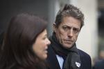 Mandag eftermiddag stod Hugh Grant sammen med sin advokat Anjlee Saigol foran retsbygningen og kommenterede sagens udfald.  