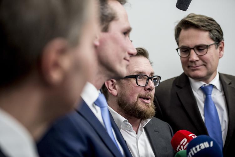 Journalisterne gik meget til økonomi- og Indenrigsminister Simon Emil Ammitzbøll Bille (LA), da partiet før jul lovede historisk store skattelettelser, men nu har indgået en skatteaftale på et meget lavere niveau. 