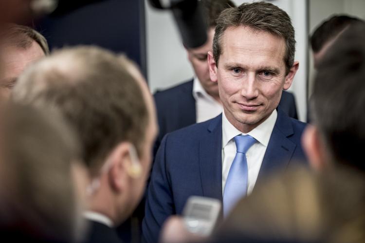 Finansminister Kristian Jensen (V) præsenterer den skatteaftale, som regeringen har indgået med Dansk Folkeparti.  