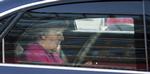 Angela Merkel har haft en lang nat ved forhandlingsbordet, men nu lader det til, at der er håb for endnu en periode øverst på skamlen i Tyskland. Det kræver dog lige, at knap en halv million SPD-medlemmer skal finde frimærker frem først. 