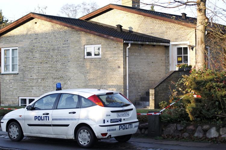 Gerningsstedet var en familiebolig i Virum, hvor offeret efter alt at dømme overraskede en indbrudstyv, der reagerede ved at myrde hende med adskillige knivstik. 