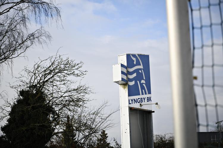 Det er hårde tider for superligaklubben Lyngby, der kæmper hårdt for at redde livet og spille videre i bedste række.
   