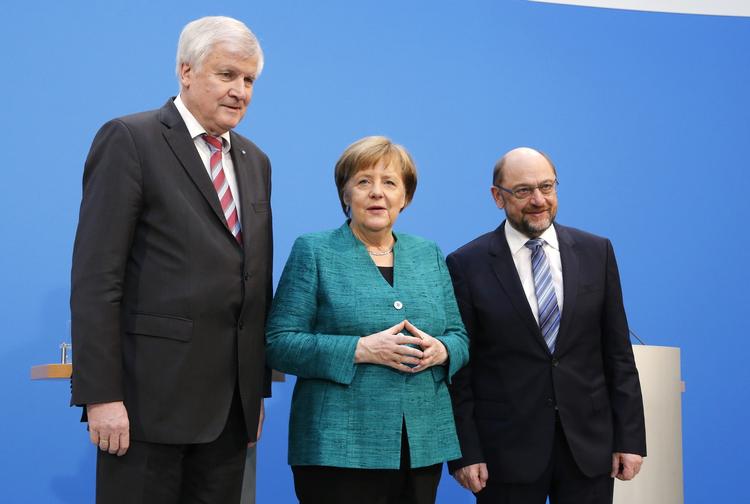 Angela Merkel holdt sammen med Martin Schulz og Horst Seehofer pressemøde om aftalen om en ny tysk regering.  Foto Ferdinand Ostrop