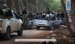 På dette billede fra 9. juli 2017 udsendt af en organisation tæt på al-Qaeda ses angivelig soldater fra al-Qaeda før en aktion i byen Idlib i Syrien. 
   