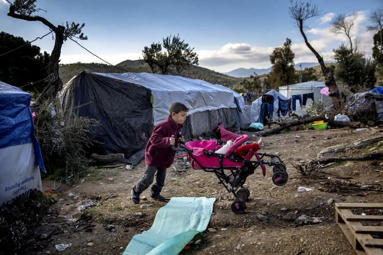 I Moria-lejren på den græske ø Lesbos må flygtninge leve under kummerlige forhold. Jacob Ehrbahn