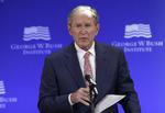 George W. Bush mener, at der er »ret klare beviser for, at russerne blandede sig« i præsidentvalget, der fandt sted i 2016.
     Seth Wenig/AP
