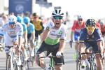 Mark Cavendish jubler over sin første sejr efter en lang trængselsperiode. Foto: Dubai Tour. 