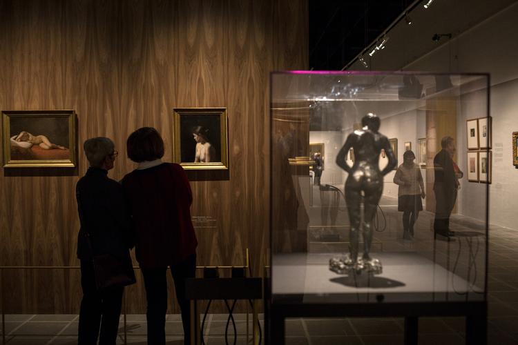 Hver onsdag får kunsten på Statens Museum for Kunst selskab af en række gæster, blandt andet balletdansere, barokmusikere og kunstere og kunstformidlere, der går bagom kunsten.  