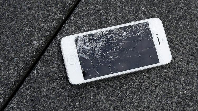 Indbrud i iPhones kan nu blive hyppigere, efter central software-kode fra iOS er blevet lækket på nettet. Hackere kan nu lede efter sikkerhedshuller i softwaren, som de ikke tidligere har haft adgang til (Foto: AP Photo/Ben Margot) 